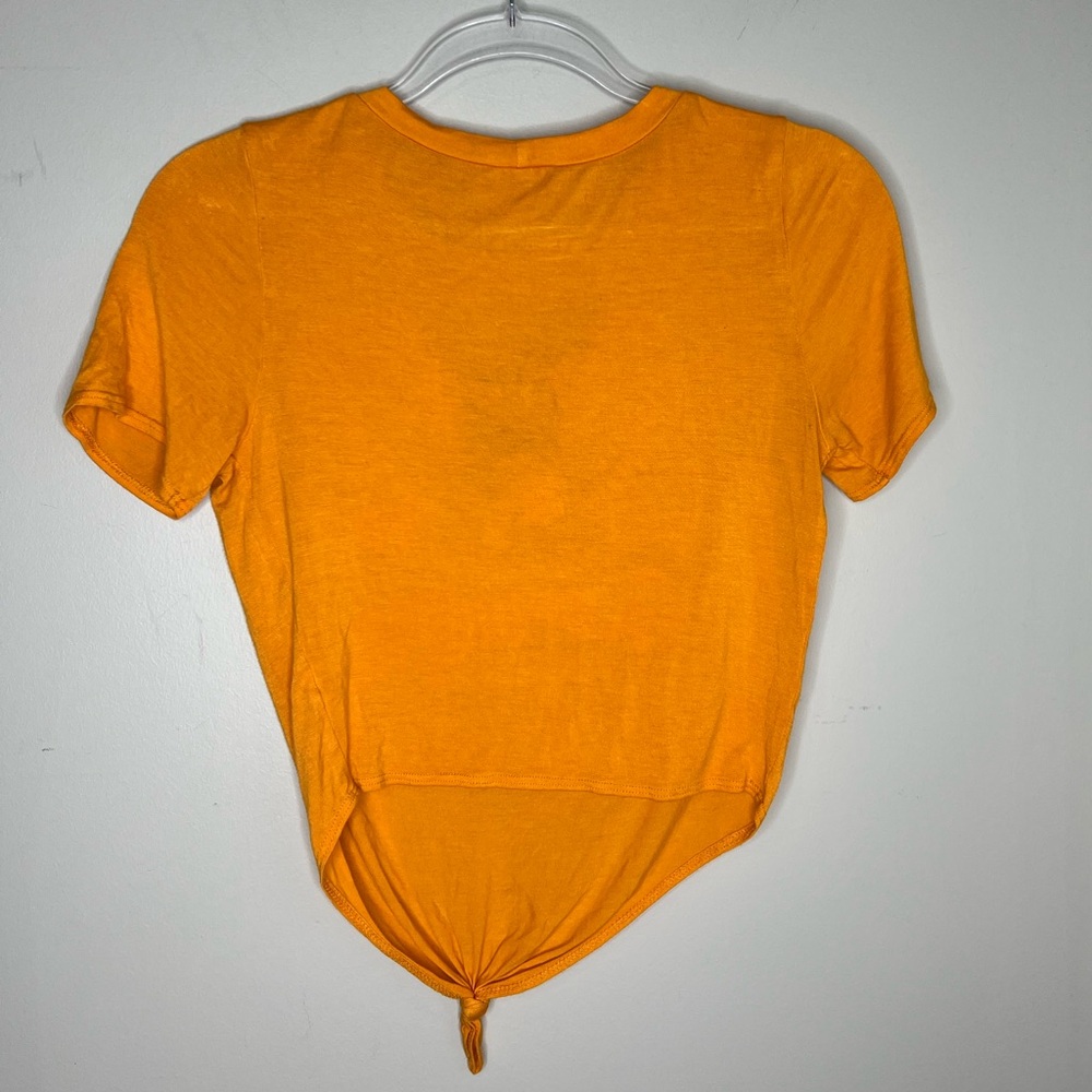 FASHION NOVA orange short sleeve cropped tee w/front knot, stressed cut outs - Picture 4 of 4